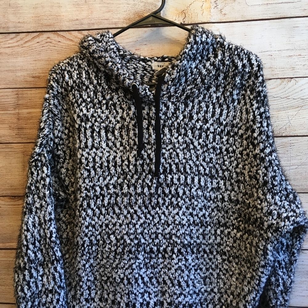 YES LOLA BLACK AND WHITE HOODED SWEATER - Picture 2 of 6
